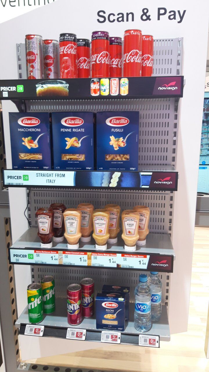 Endcap with shelf displays