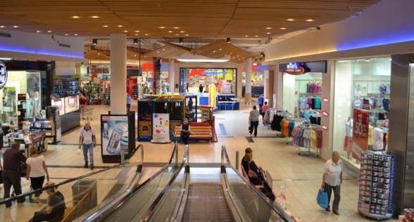 Digital signage for shopping malls