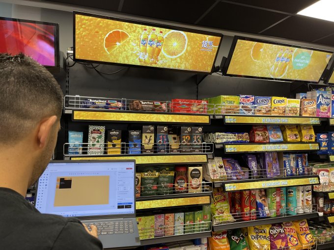 Retail LCD shelf edge displays