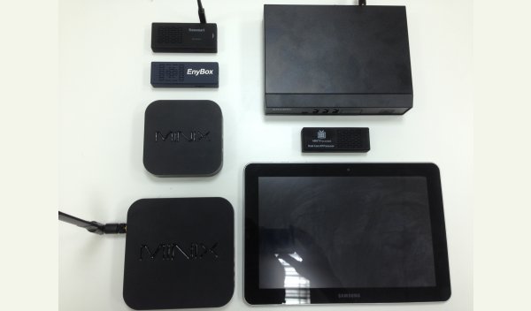 digital signage hardware